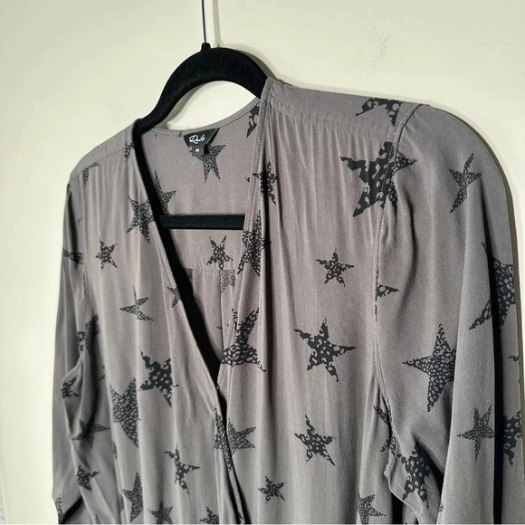 Rails Medium Hillary Charcoal Cheetah Stars Blouse Top Preppy Classic Neutral - Picture 9 of 14